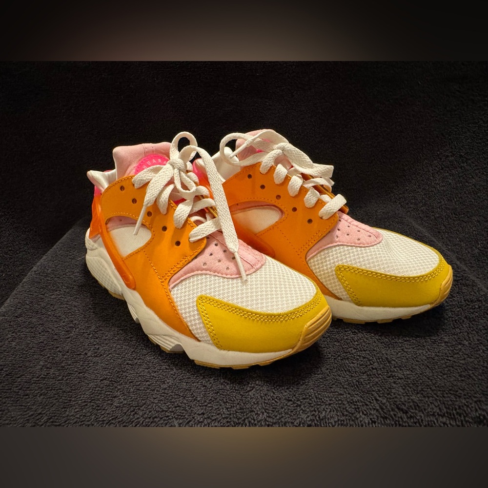 Size 6.5 - Nike Air Huarache Solar Flare Soft Pink W